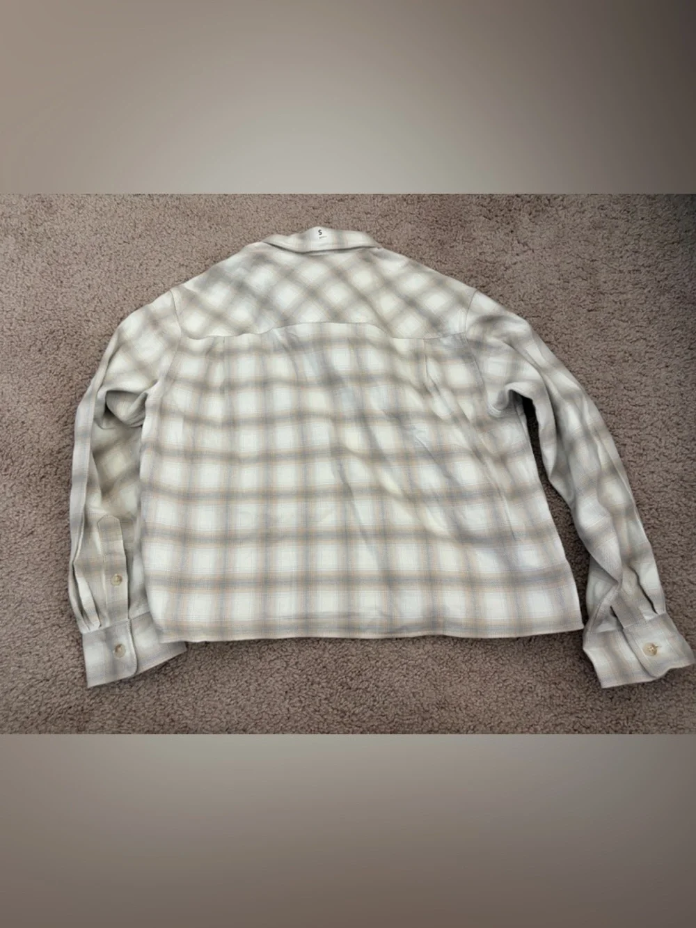 Uniqlo Cream and Light Gray Plaid Shirt Jacket - Picture 4 of 4